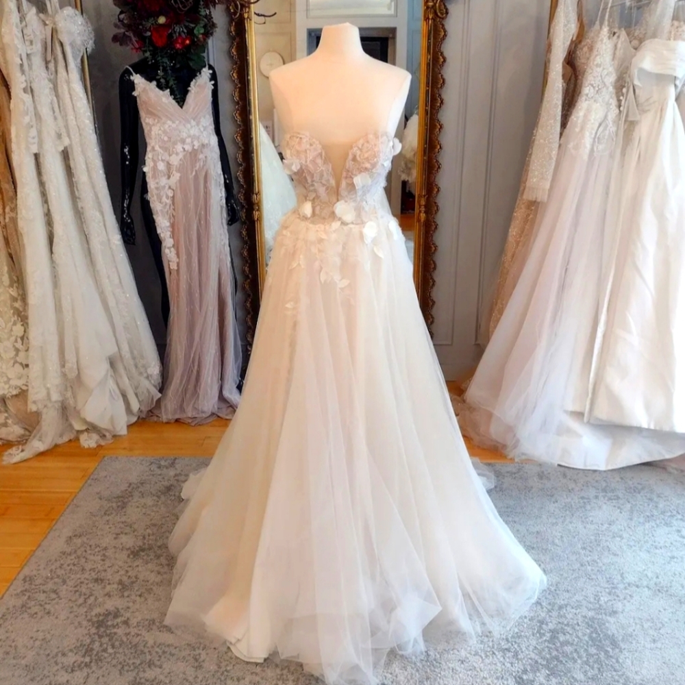3D Floral Iryna Kotapska Wedding Dress Size 10 Color Powder
